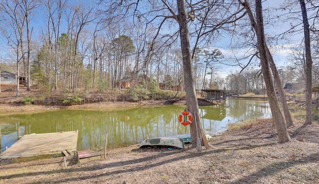 Great for Fishing! Lakefront Studio in Hemphill