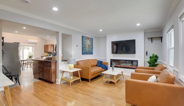 Great for Gatherings! Charming Woodbridge Duplex