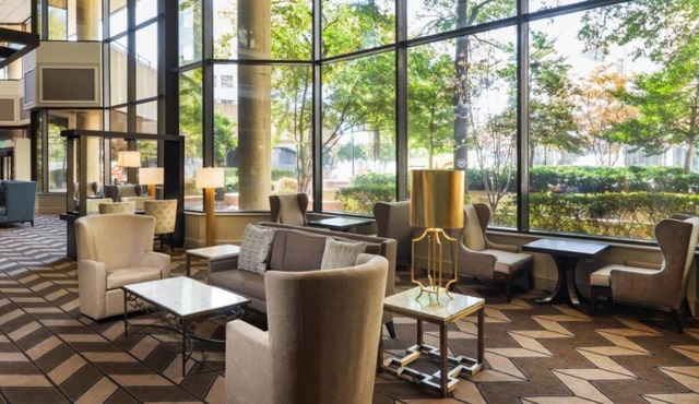 Great for Group Travel! 3 Classy Units, Restaurant/Bar, Minutes to Beale Street