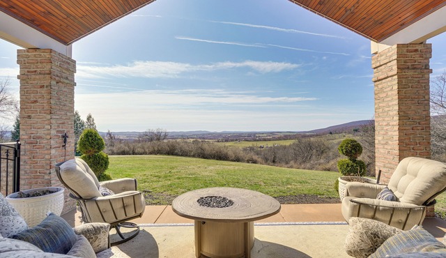 Great for Groups! Luxe + Private Myersville Estate
