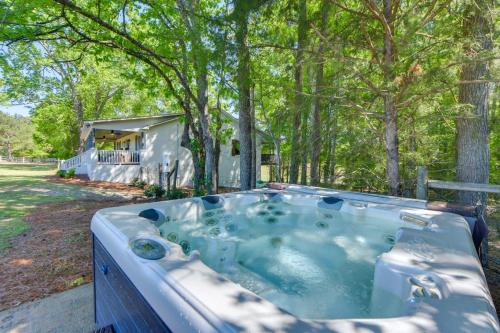 Great for Groups! Private Gem w/Hot Tub in Shiloh