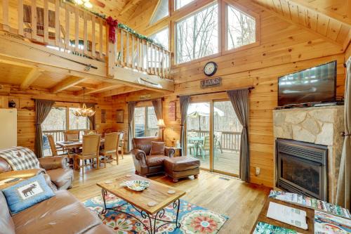 Great for Groups! Quiet Nebo Cabin with Lake Access