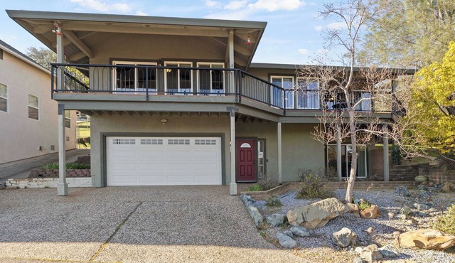 Great for Large Families Lake House Lake Oroville!