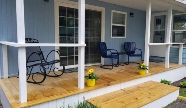 Great Front Porch with 3 Bedrooms and King Bed