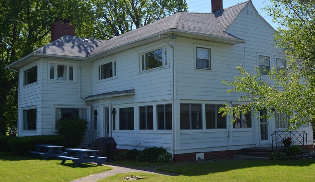 GREAT GETAWAY ! a 3200 sq. ft. LAKEFRONT HOUSE, LARGE YARD 176ft. OF WATERFRONT