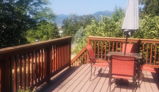 Great Gorge Getaway - Large Deck & Yard - River Views