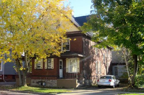 Great Gorge Guesthouse - Walk to the Falls, the Casino and all Downtown Restaurants - Across from the Aquarium