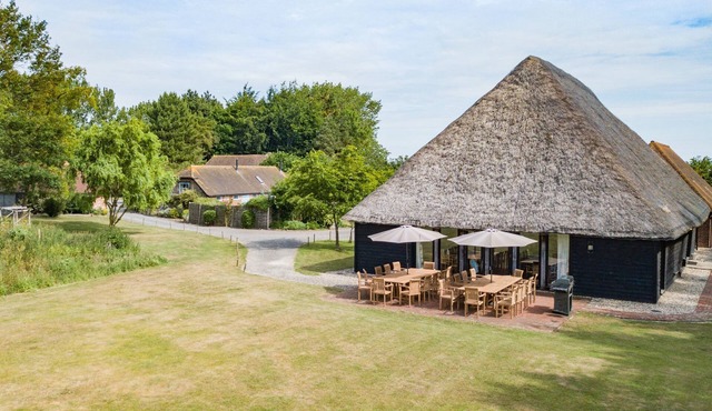 Great Higham Barn Complex by Bloom Stays - sleeps 44 in 13 bedrooms