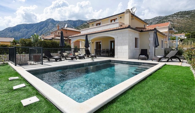 Great Holiday Villa Perla with pool and magnificent sea-view!