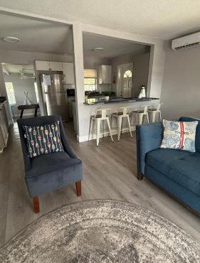 Great Home Close to shops, FIT, Beaches,and Space X