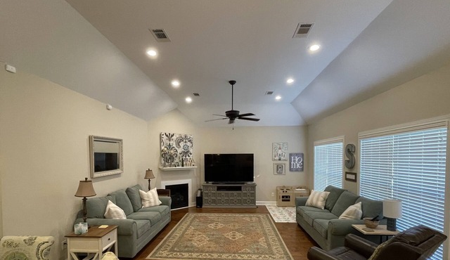 GREAT HOME FOR FOOTBALL GAMES AND GRADUATION! 5 MILES FROM SQUARE AND CAMPUS!