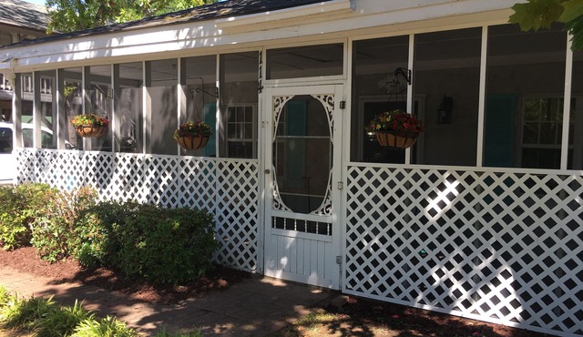 Great home for the working traveler. Short term or long term is welcome.