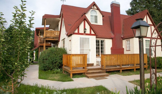Great Home, Fully Furnished and a now a new sauna for after the days adventures!