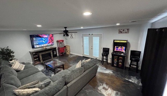 great home in Waukegan for navy graduate families close distance to navy base!