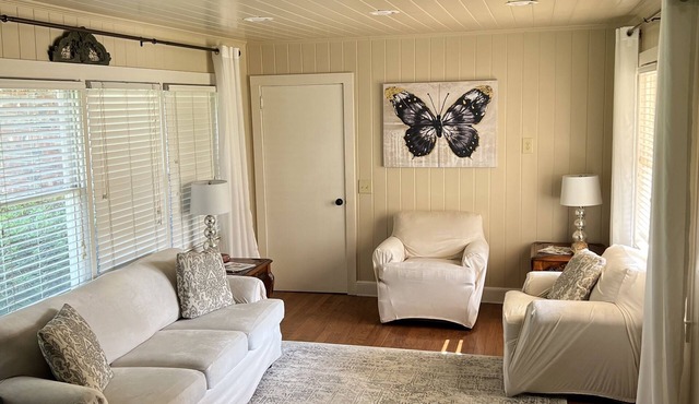 Great home minutes from Downtown Douglas