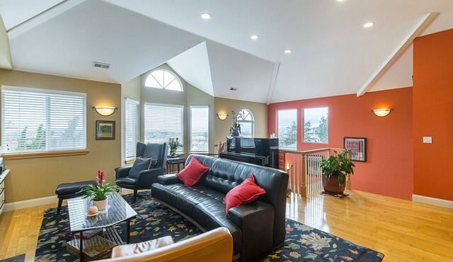 Great Home With Views Of S.F. Bay