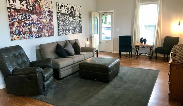 Great Homebase Bungalow - 10 Mins to Starved Rock!