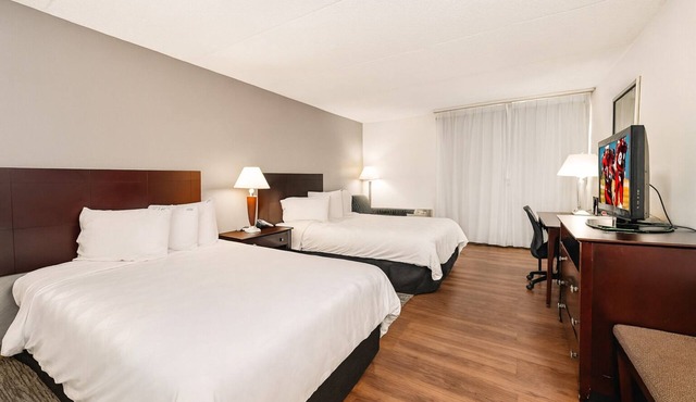 Great Hotel For The Price & Close To The Turnpike! Onsite Bar, FREE Parking!