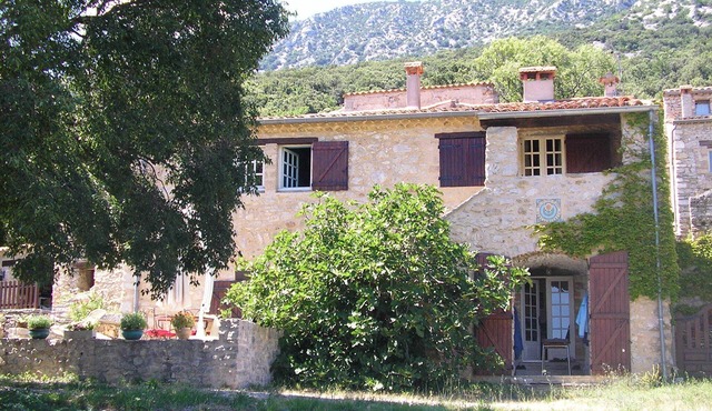GREAT HOUSE OF CHARACTER IN STONE MAS, QUIET WITH SWIMMING POOL