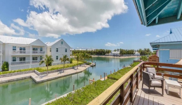 Great house and dock with close access to the Atlantic OceannVACA-23-415