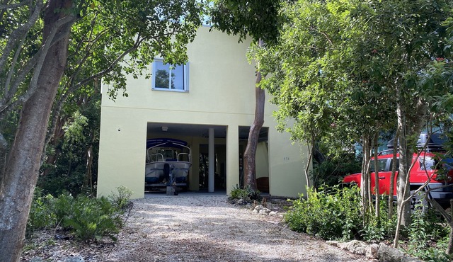 Great house at walking distance from the ocean. Key Largo-Tavernier.