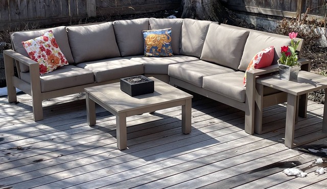 Great House for Stampede! 10 min - d/town & 2 min - 17 Ave Sleeps 10 in beds!