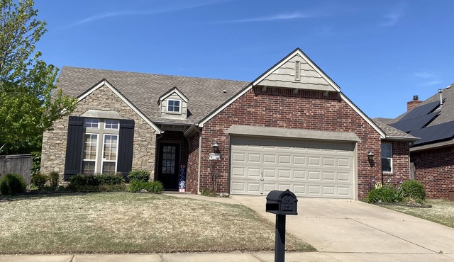 Great house in a great neighborhood!