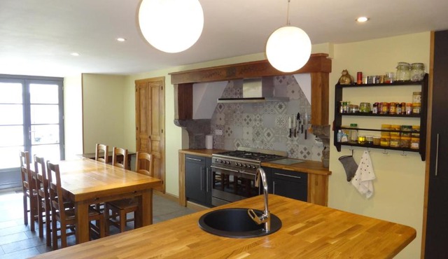 Great house in center of Luz St Sauveur