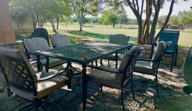 Great house overlooking 18th hole at Riverhill Country Club, pet friendly