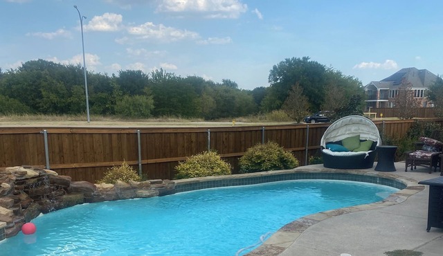 Great huge house wz swimming pool two story ,huge backyard