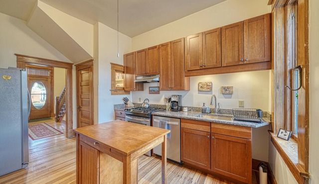 Great in-town Salida location! Walk to shops, restaurants, parks, river +A/C!