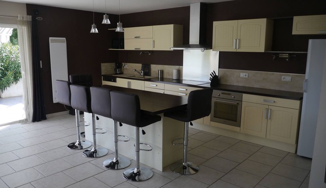 GREAT INDEPENDENT HOUSE 4 ROOMS IN QUIET ON GROUND 1000m