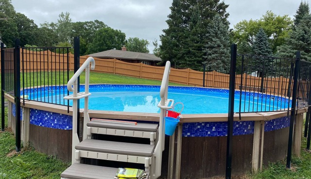 Great kayaking, biking and hiking get away with Jacuzzi tub in master bathroom