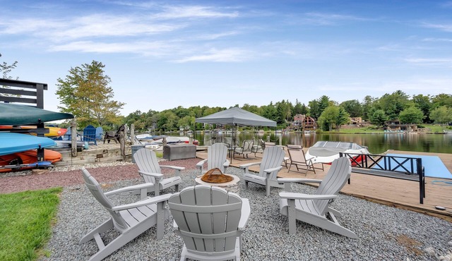Great Lake Escape by PMR, 8BR Lakefront, Private Dock & Sun Deck, Sleeps 24