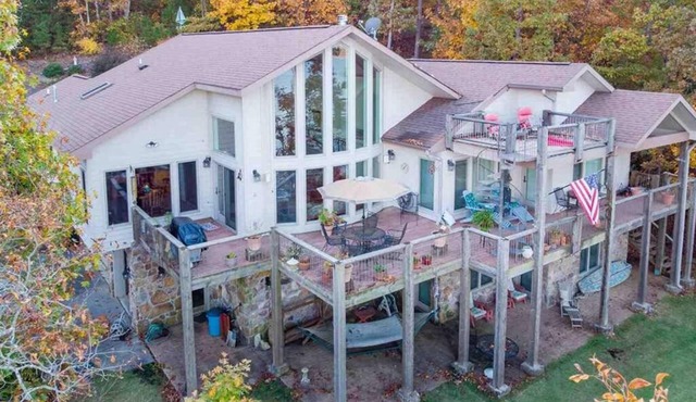 Great Lake Front House with Outstanding Views and Private Beach Area