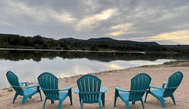 Great lake house with best private beach. Kayaks and games! Kids friendly!