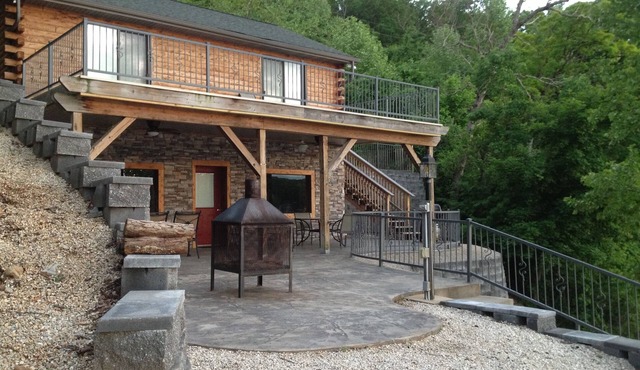 Great lakefront Log Home