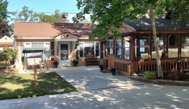 Great Lakes Getaway Cottage w/Private Beach Access & More