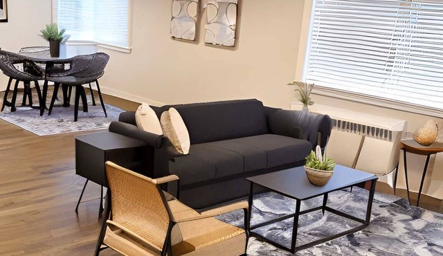 Great Layout – Spacious 2BR Apt