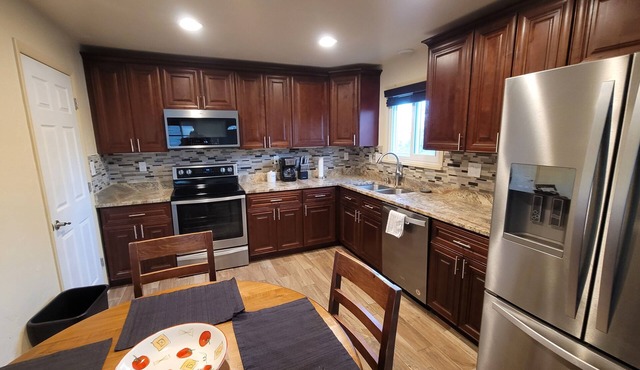 Great location, 10 min downtown Denver. 15 to Red Rocks. Regis university 5 min