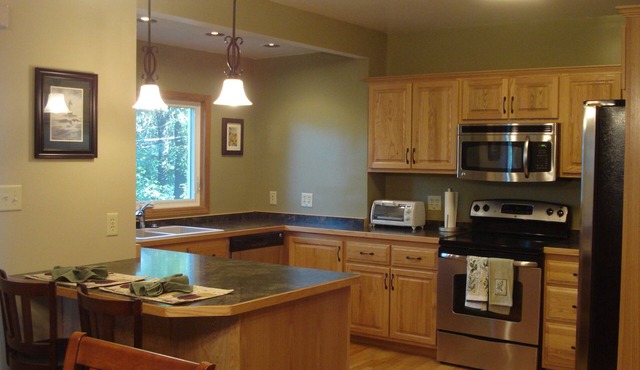 GREAT LOCATION 15 min to Canal Park. Next to Spirit Mt Bike Trails, Munger Trail