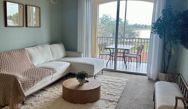 Great Location - 2 Bed 2 Bath - 15 mins from Beach - New Furnitures