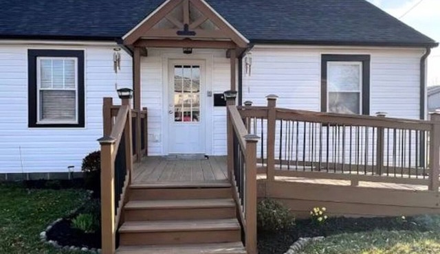 Great Location 2-bedroom cottage with AC in charming Fredericksburg