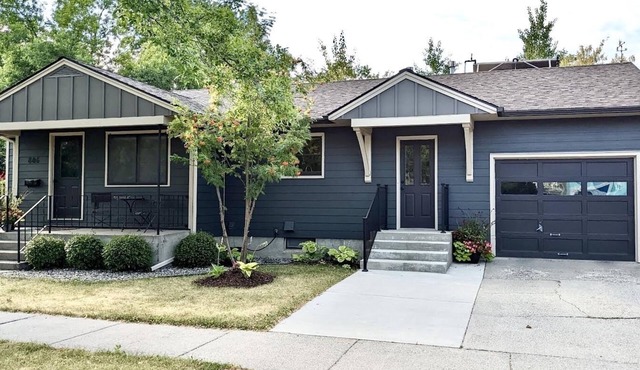 Great location! A short walk to MSU and downtown!