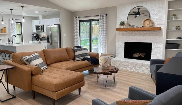 Great location! All New Super Private Modern Freshly Remodeled Retreat!