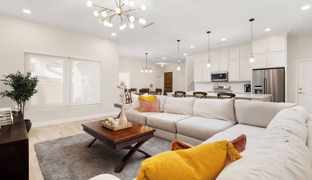 GREAT LOCATION Beautiful 2-bedroom house in Mission