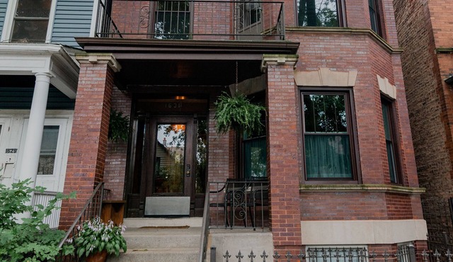 Great Location-Beautiful Friendly Andersonville Neighborhood