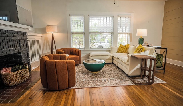 GREAT LOCATION! Charming Home Downtown San Antonion