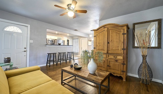 Great Location, Classy & Comfy