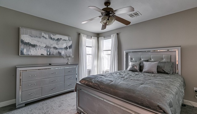 Great location, close to the strip, shopping and restaurants,